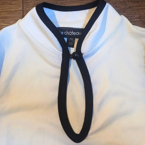 Le Chateau Seeveless Keyhole Mock Collared Shirt - Size Small - Black and White - Picture 2 of 4